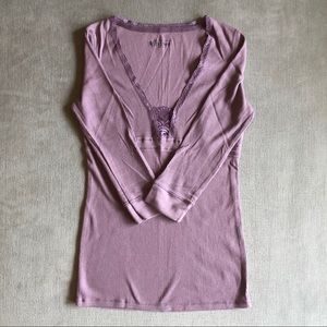 Light purple VS 1/2 sleeve top